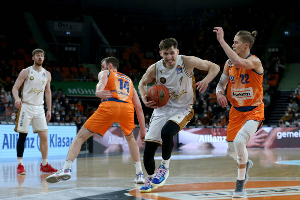 信心十足地 信心十足地