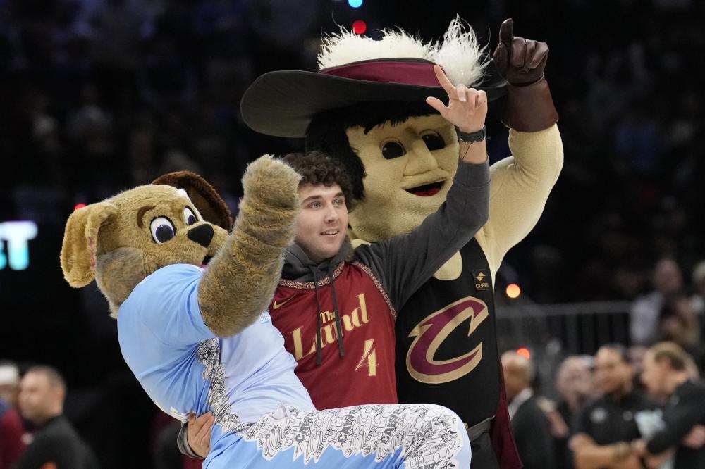 一位前队友 一位前队友